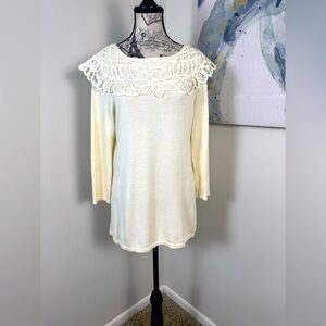 Reba Chic Cream Lace-Trimmed Top knit Women's Top Size Medium